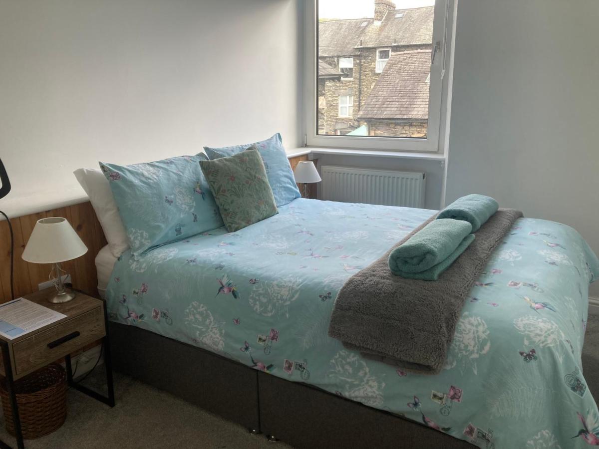 Birch Tree House - Housity