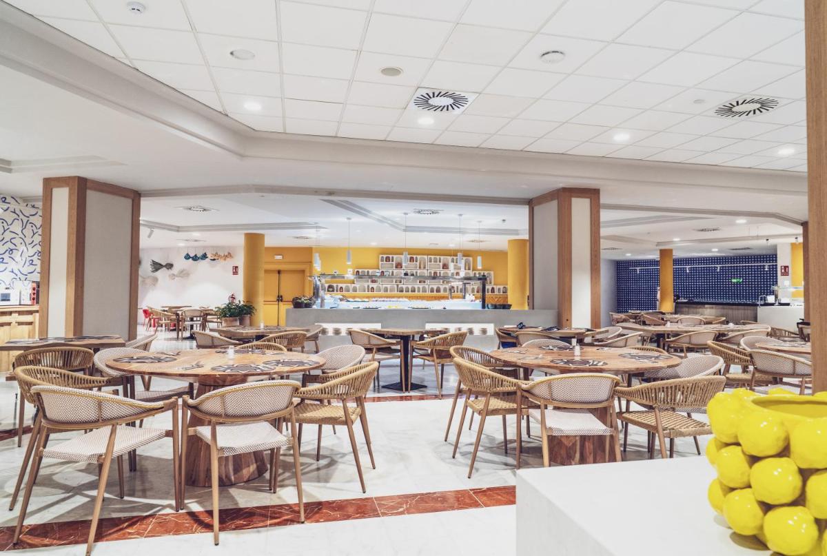 Un restaurante o sitio para comer en Holiday Premium Resort