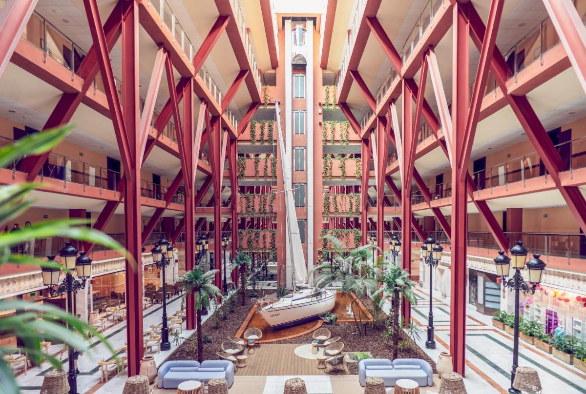Imagen de la galería de Holiday Premium Resort, en Benalmádena