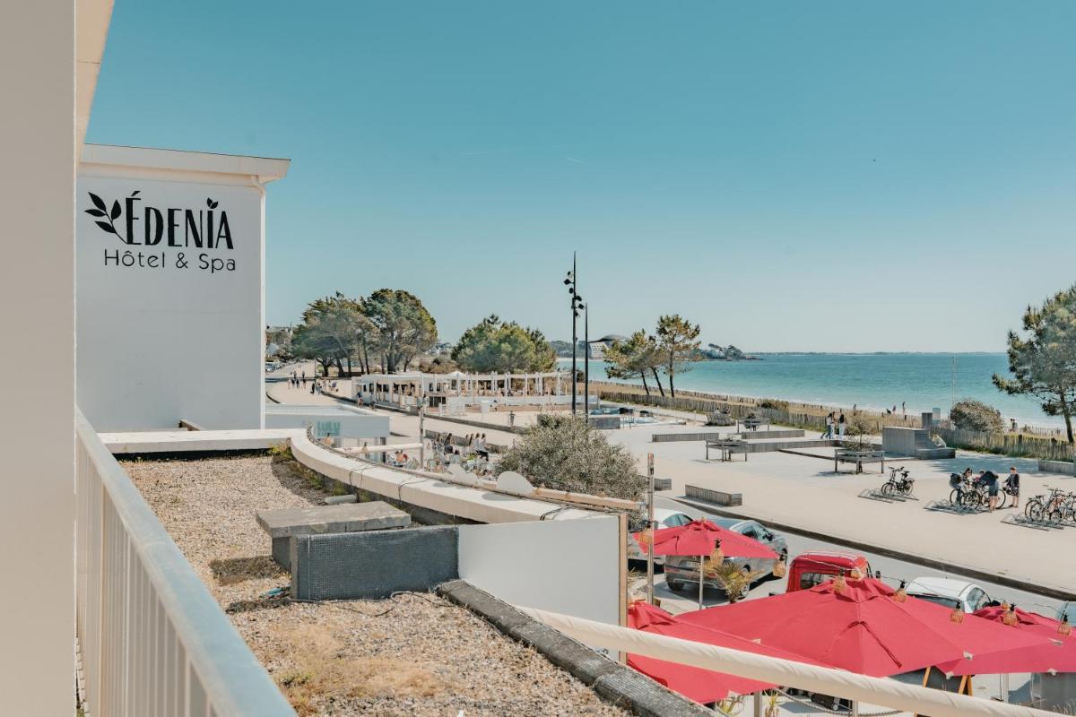 Vue générale sur la mer ou vue sur la mer prise depuis l'hôtel