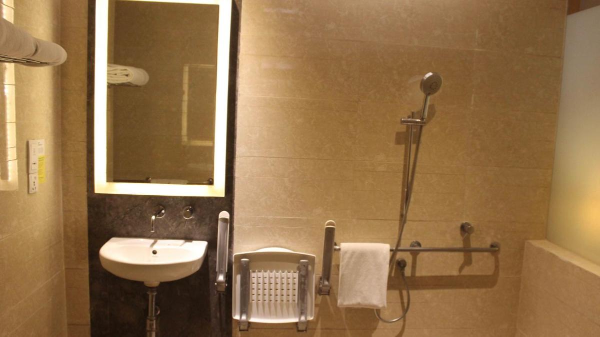 a bathroom with a sink and a shower at Holiday Inn New Delhi Mayur Vihar Noida by IHG in New Delhi a bathroom with a sink and a shower at Holiday Inn New Delhi Mayur Vihar Noida by IHG in New Delhi