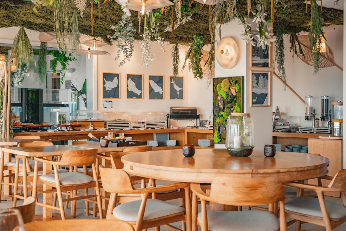 Restaurant ou autre lieu de restauration dans l'établissement Hôtel Édenia - Spa Estime&Sens