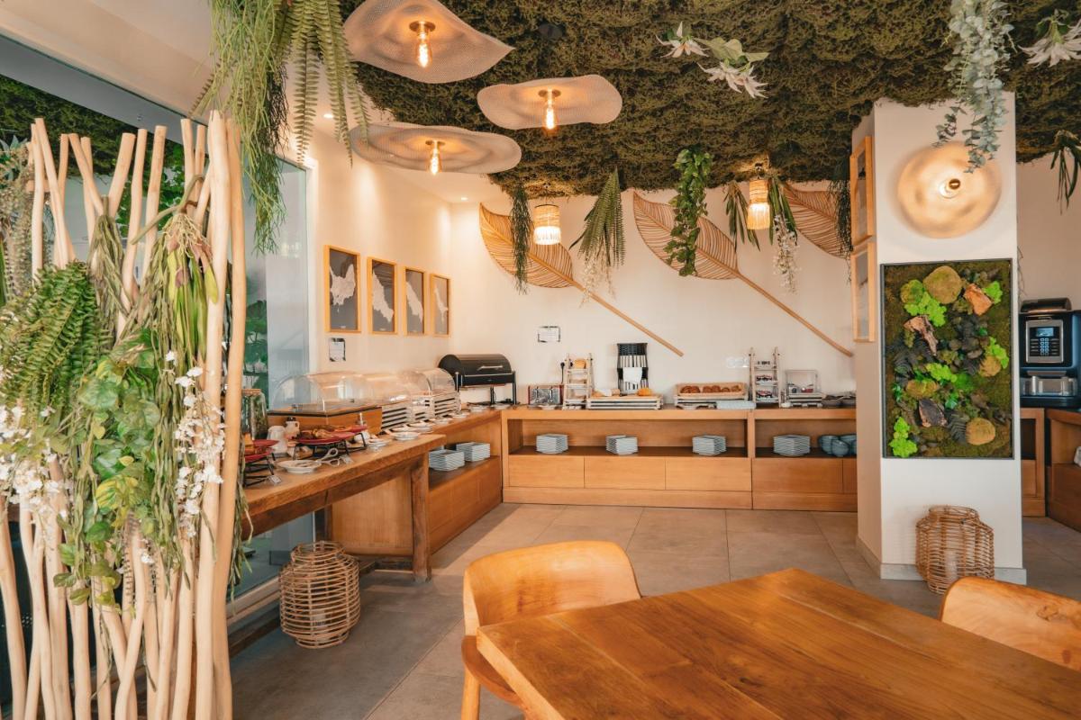 Restaurant ou autre lieu de restauration dans l'établissement Hôtel Édenia - Spa Estime&Sens