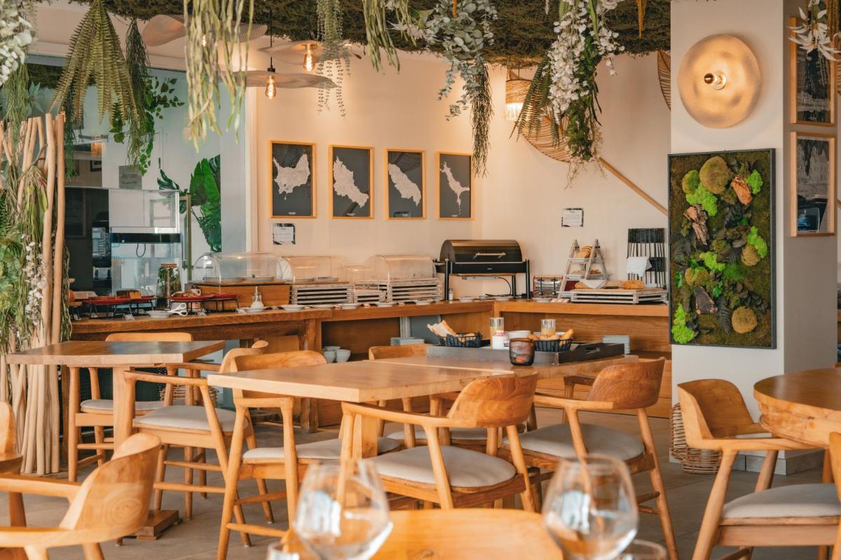 Restaurant ou autre lieu de restauration dans l'établissement Hôtel Édenia - Spa Estime&Sens