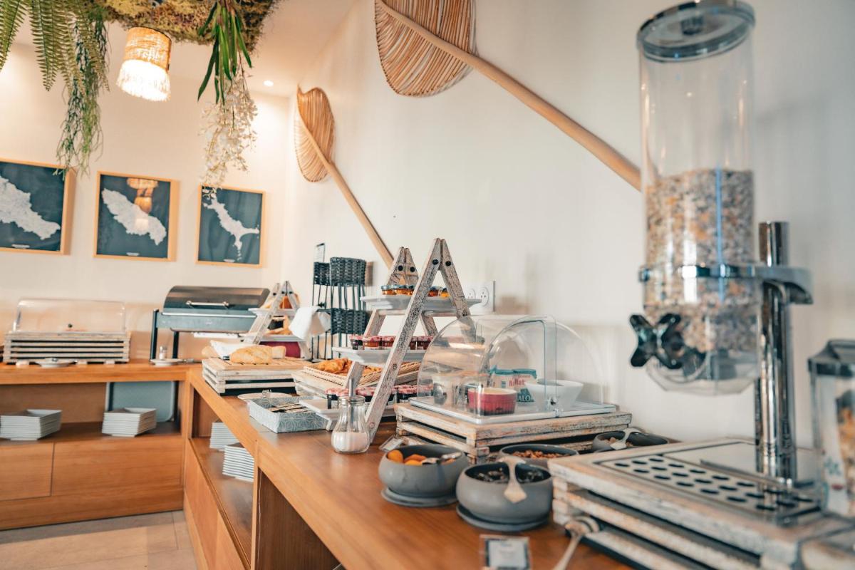 Cuisine ou kitchenette dans l'établissement Hôtel Édenia - Spa Estime&Sens