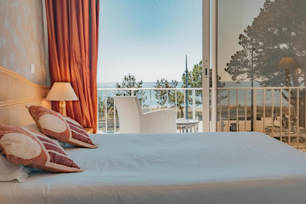 Un ou plusieurs lits dans un hébergement de l'établissement Hôtel Édenia - Spa Estime&Sens