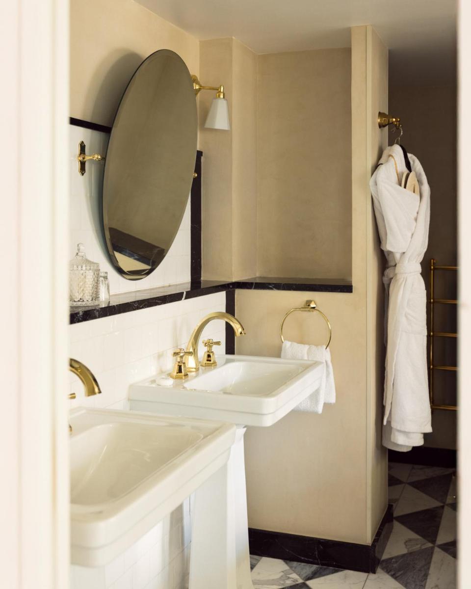 Salle de bains dans l'établissement Relais Christine