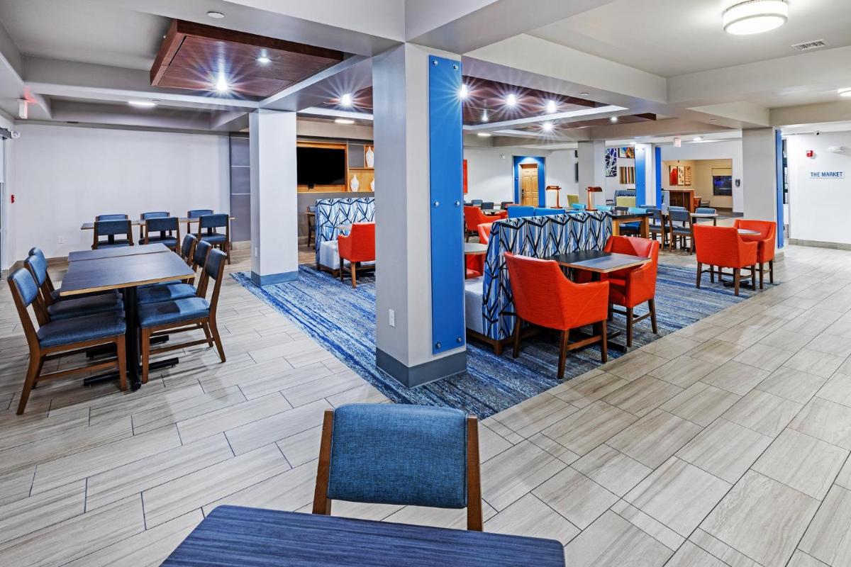 Holiday Inn Express & Suites Tulsa S Broken Arrow Hwy 51 by IHG - Housity