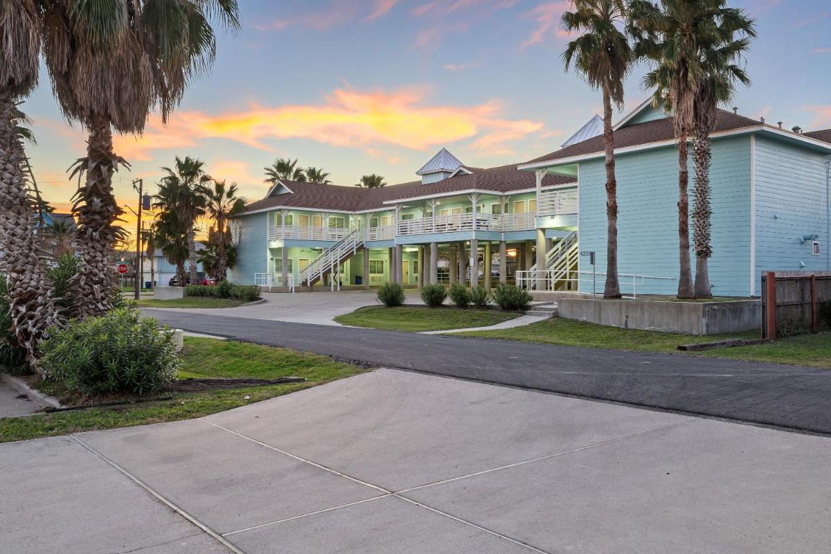 Bluff's Landing Lodge - Housity