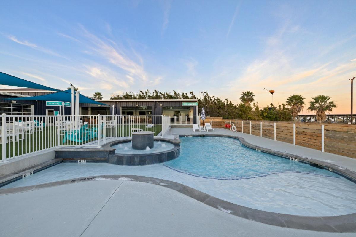 Bluff's Landing Lodge - Housity