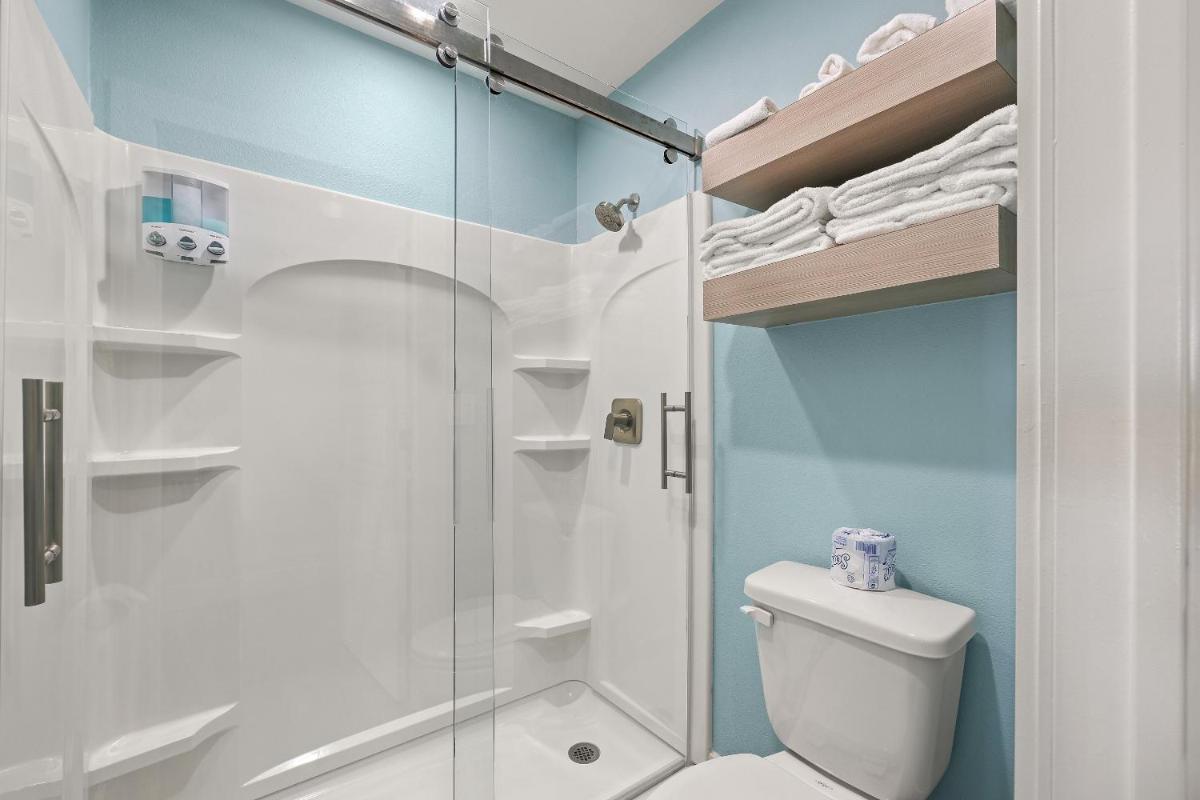 Bluff's Landing Lodge - Housity