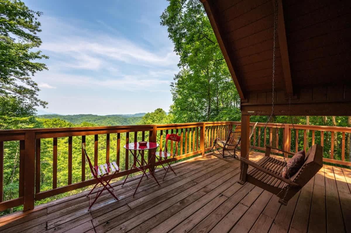 Cute Studio Cabin! Views! Private. Hot Tub. Relax! - Housity