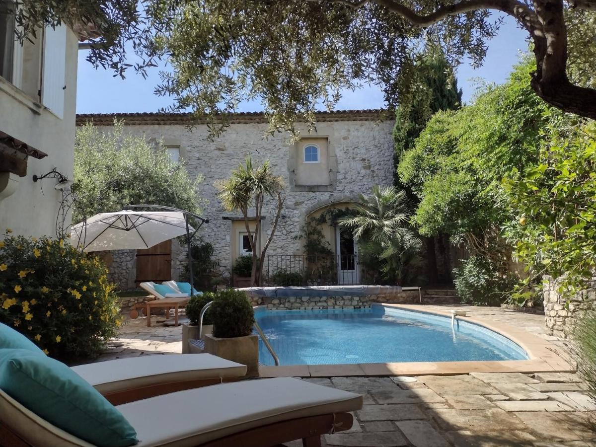 La Maison Des Autres, piscine chauffée, chambres d'hôtes proches Uzès, Nîmes, Pont du Gard - Housity
