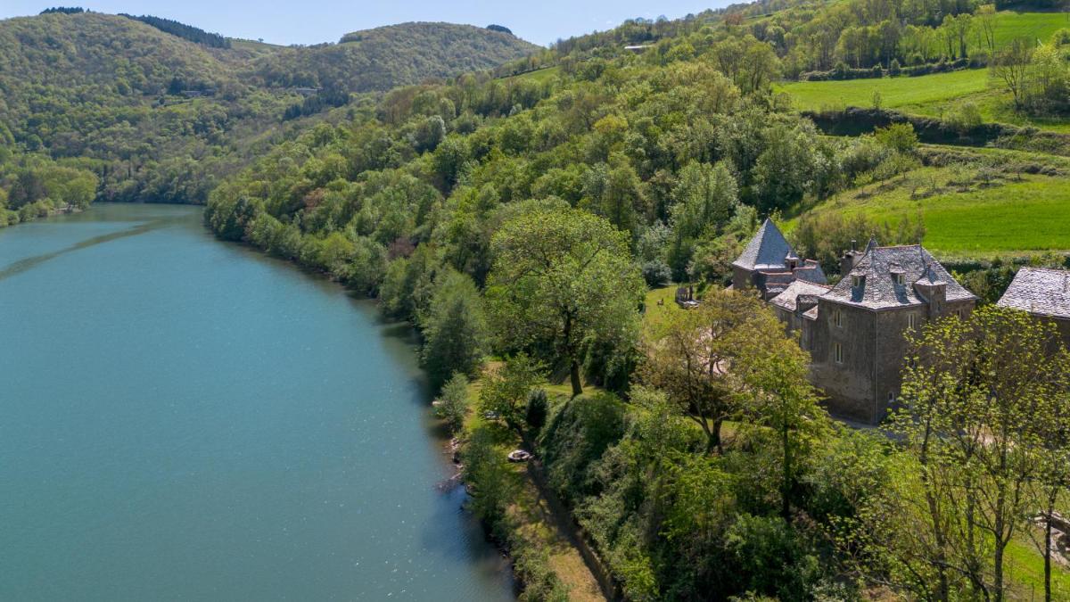 Château de Salamon - plage privée - Housity
