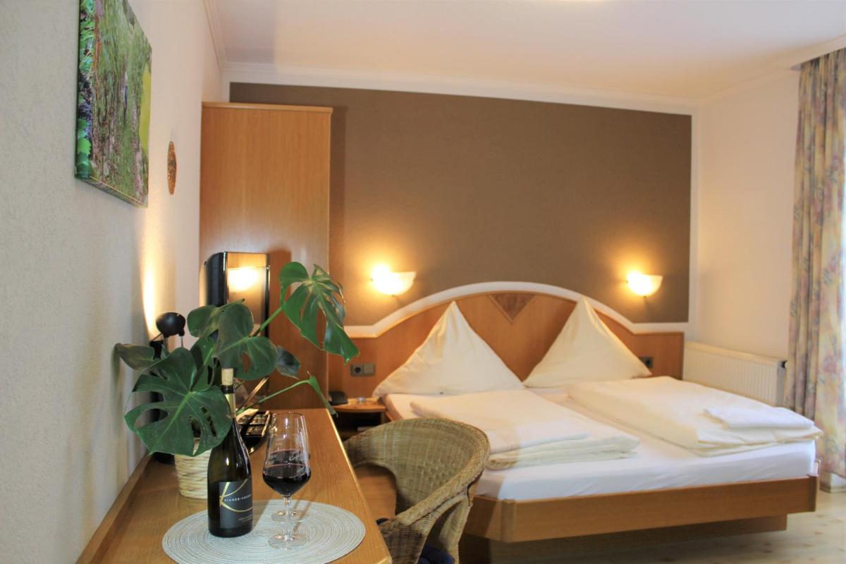 Winzerhotel Kinges-Kessel - Housity