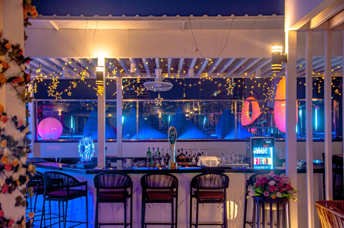 HT9 Hotel - Housity