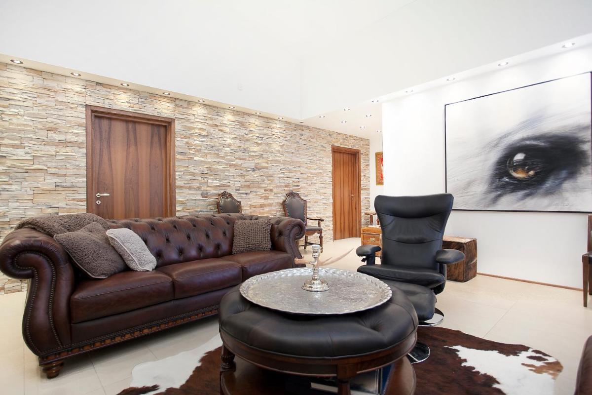 Hotel Dimon - Housity