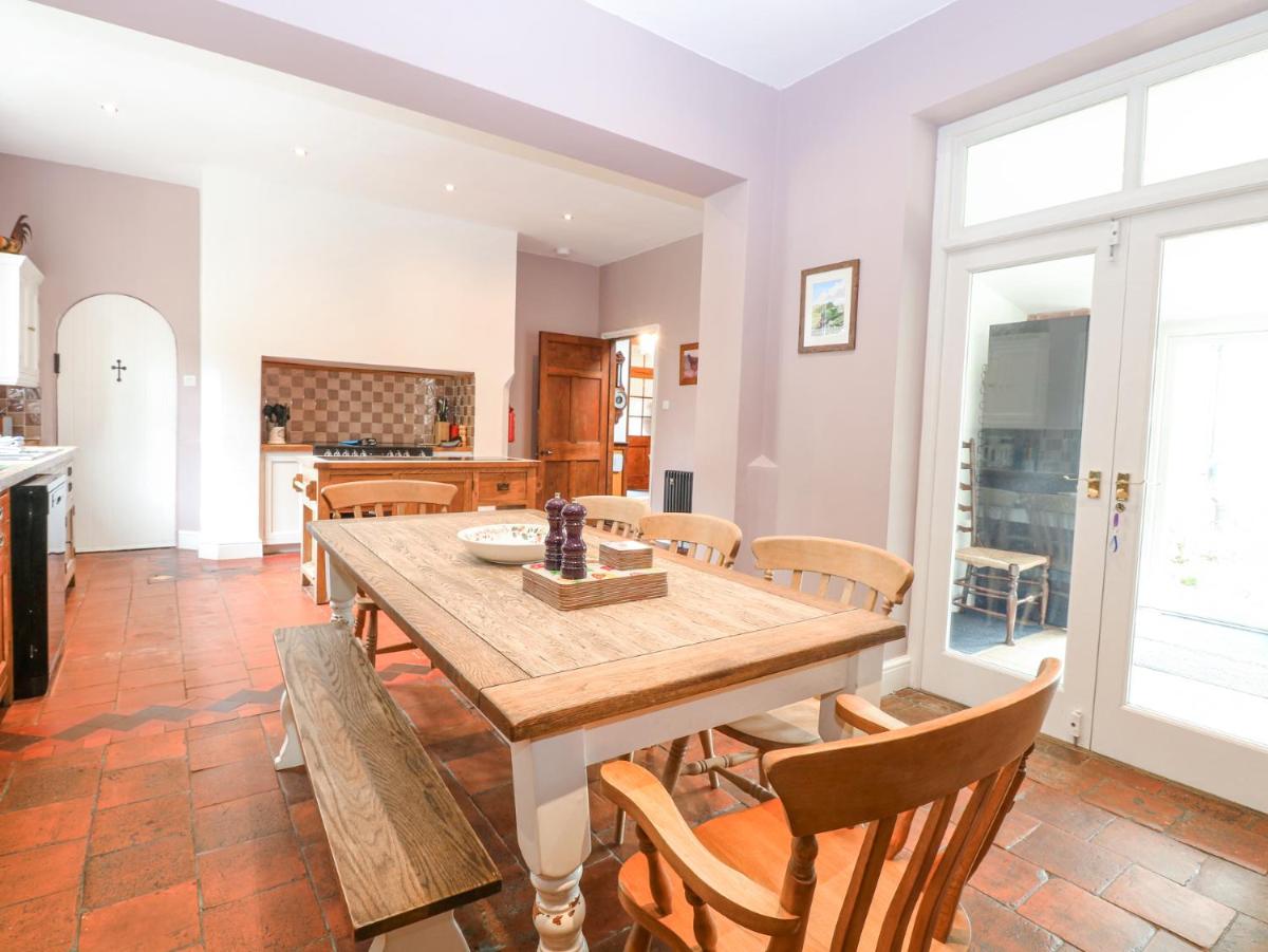 High House - Housity