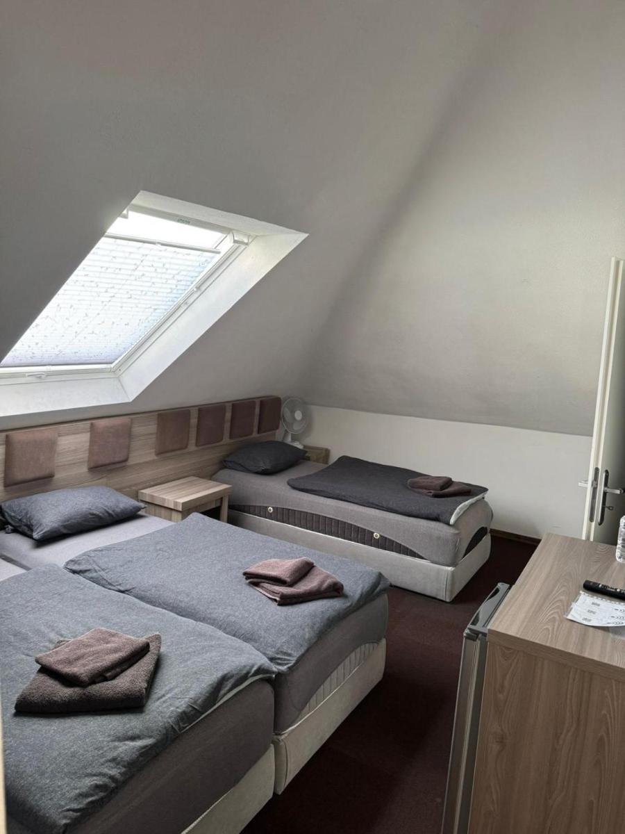 Hotel Linda - Housity