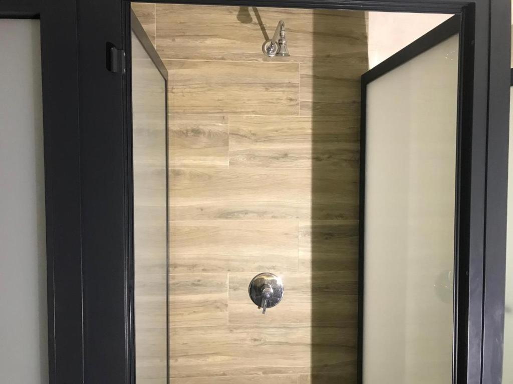 Wood Steel & Glass - Housity