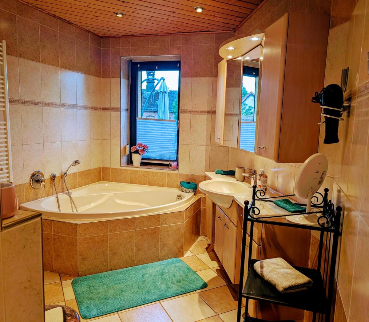Ferienwohnung mit Ausblick in Wimmelburg - Housity