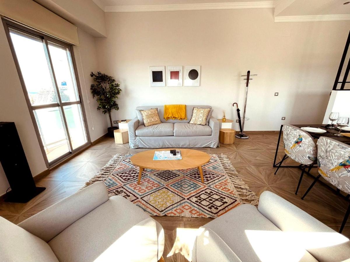 Skyline - Penthouse with 50m2 private terrace and stunning views - Housity
