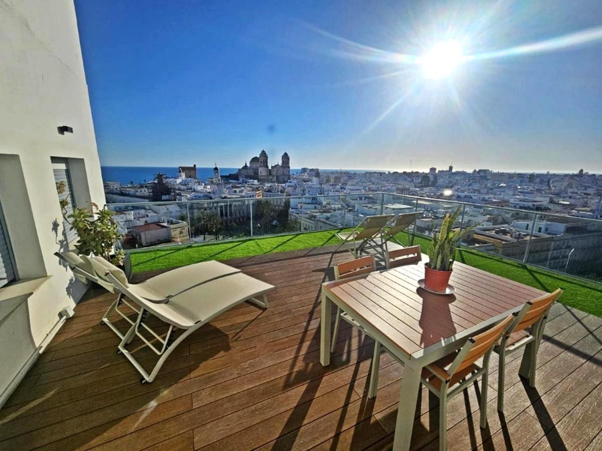 Skyline - Penthouse with 50m2 private terrace and stunning views - Housity