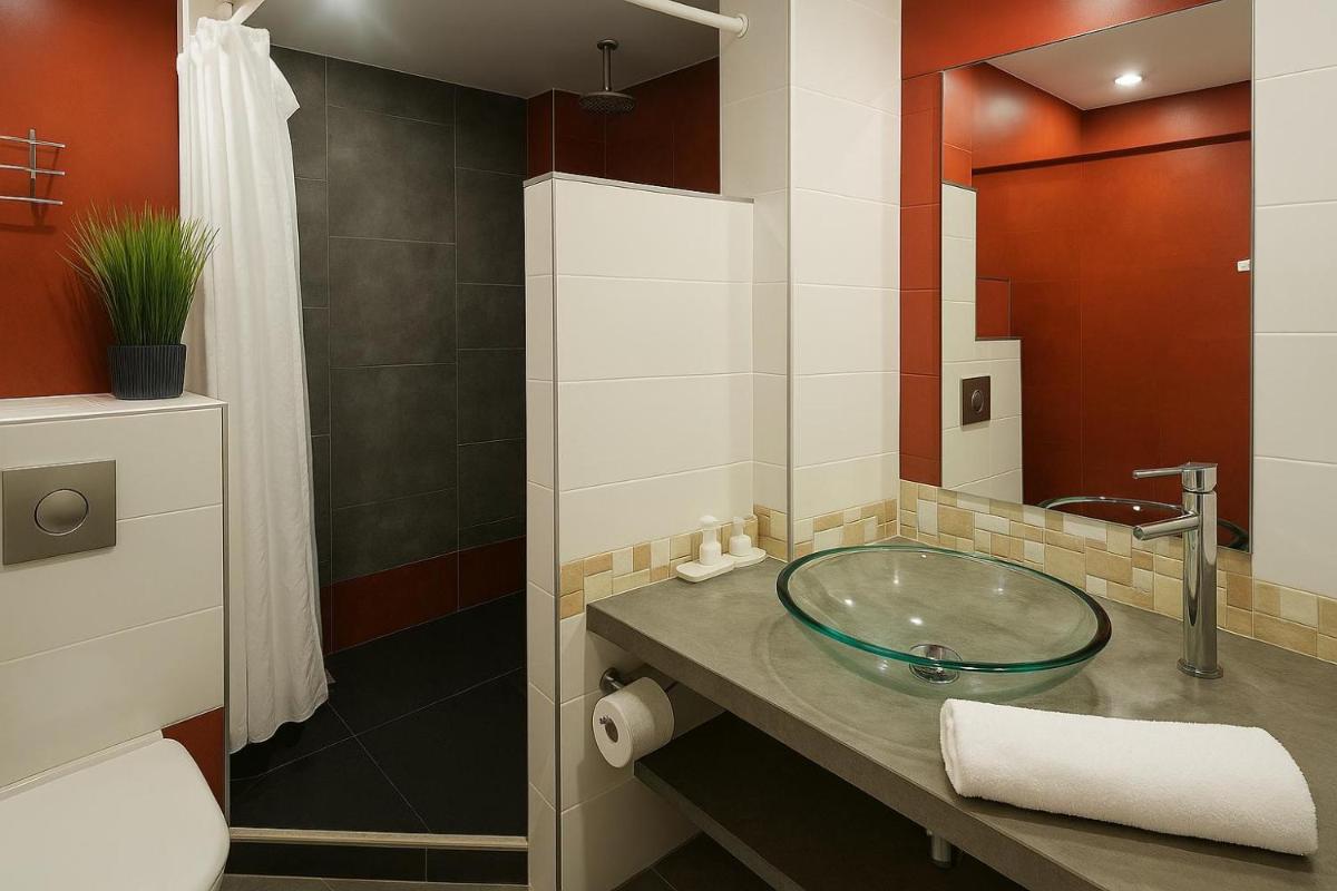 Salle de bains dans l'établissement Hotel & Spa Gil de France Cap d'Agde