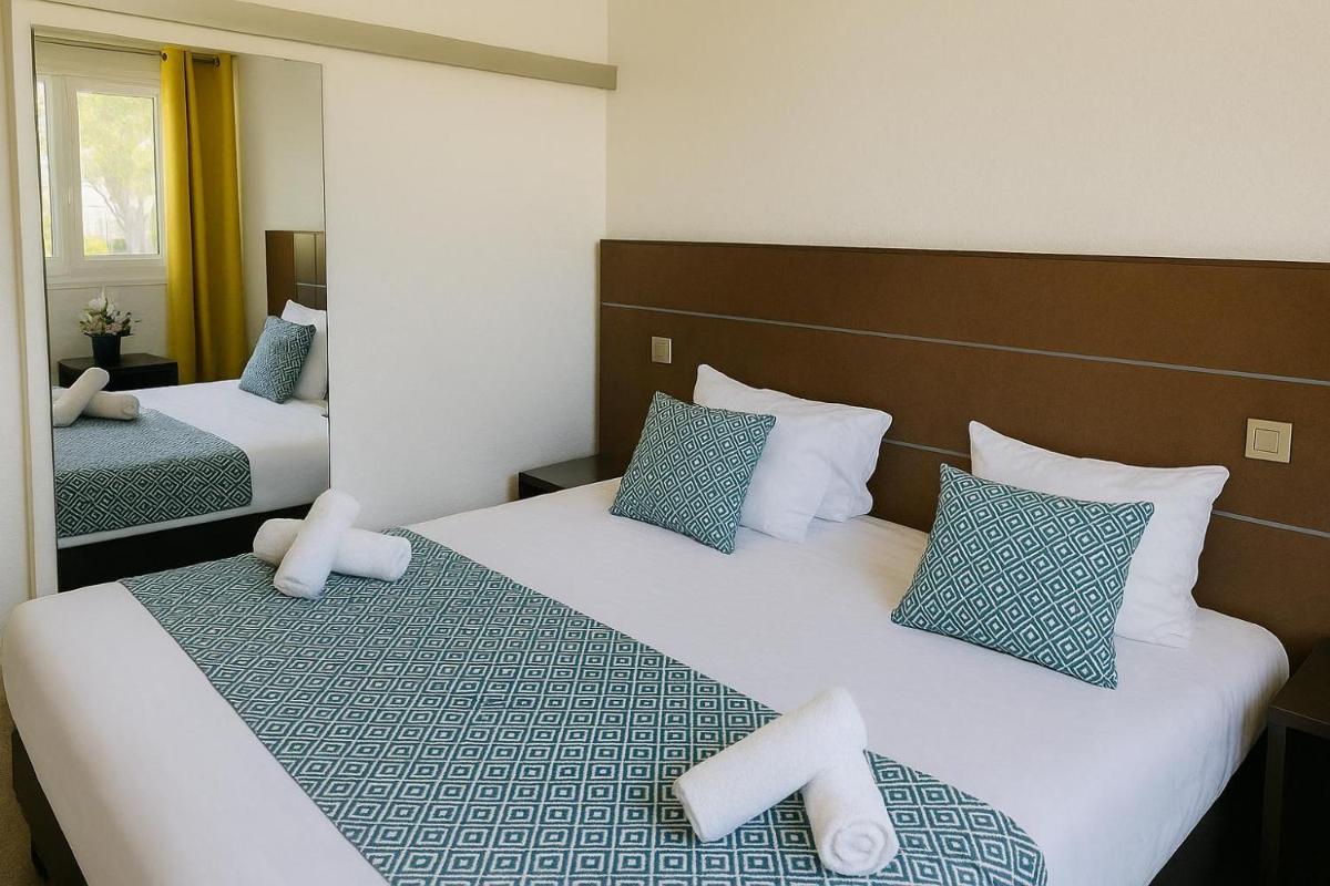 Un ou plusieurs lits dans un hébergement de l'établissement Hotel & Spa Gil de France Cap d'Agde