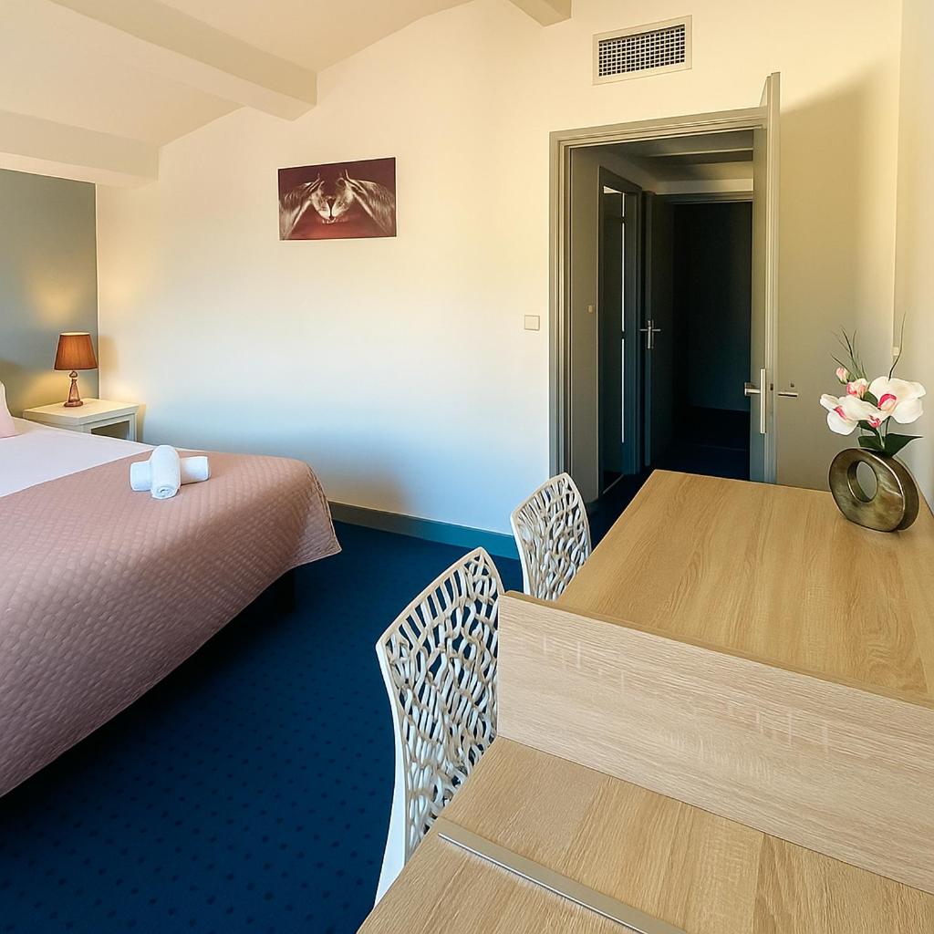 Un ou plusieurs lits dans un hébergement de l'établissement Hotel & Spa Gil de France Cap d'Agde