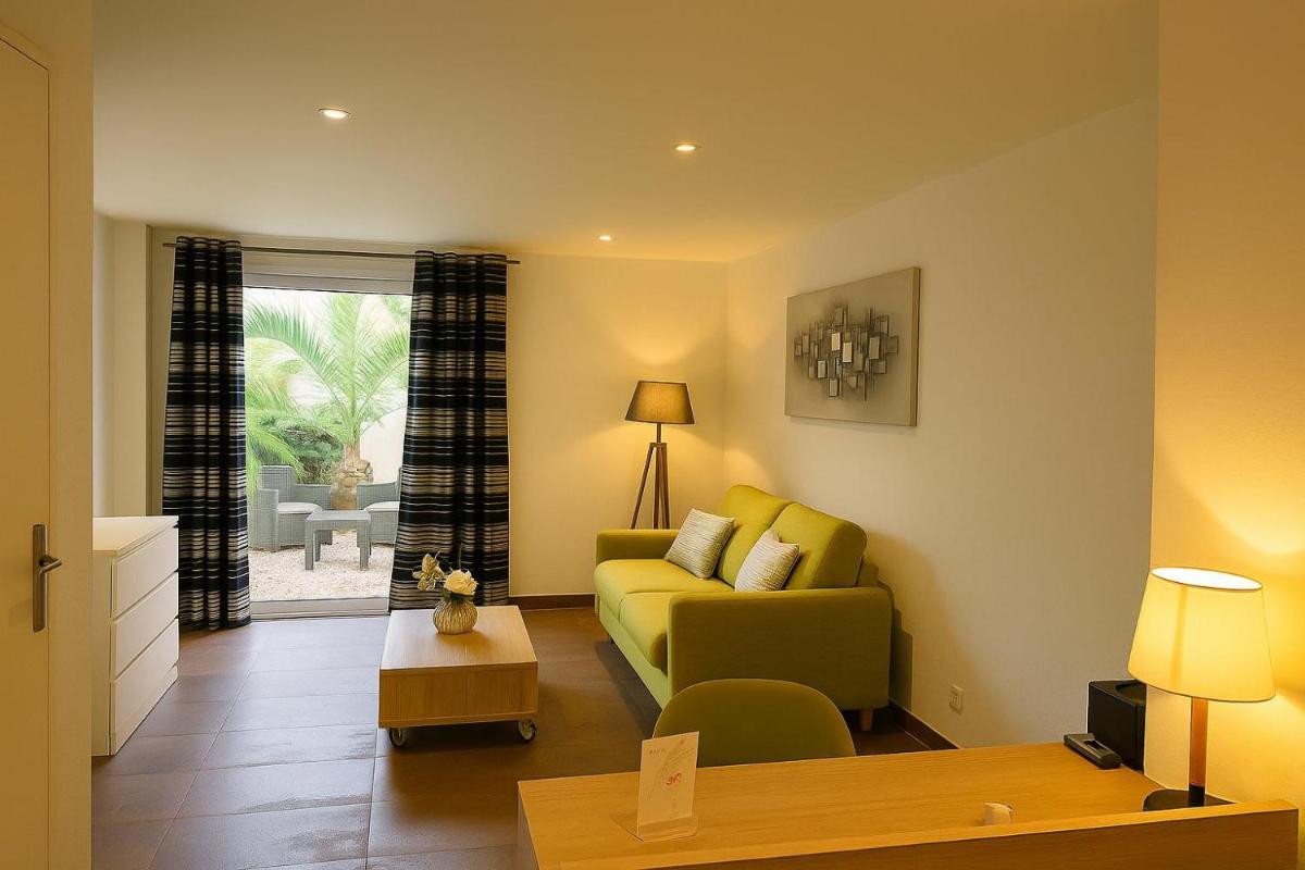 Coin salon dans l'établissement Hotel & Spa Gil de France Cap d'Agde