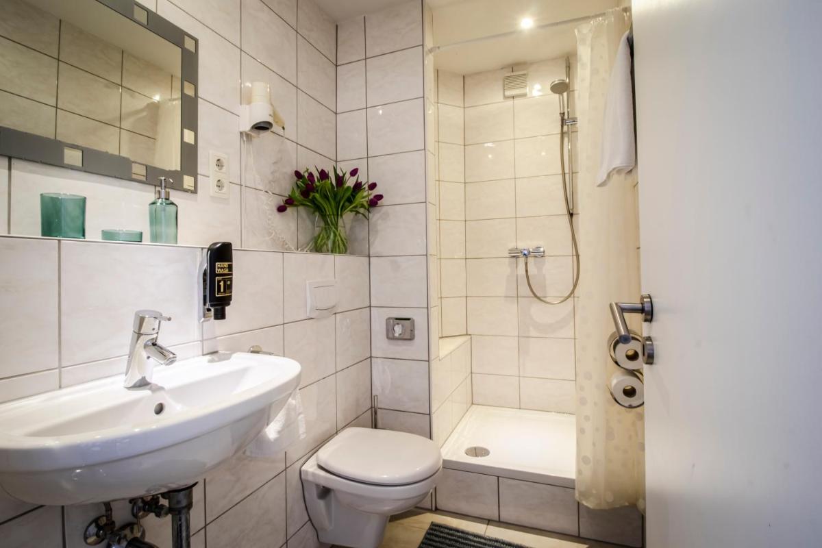 Ein Badezimmer in der Unterkunft Villa ENTO HotelWestEnd