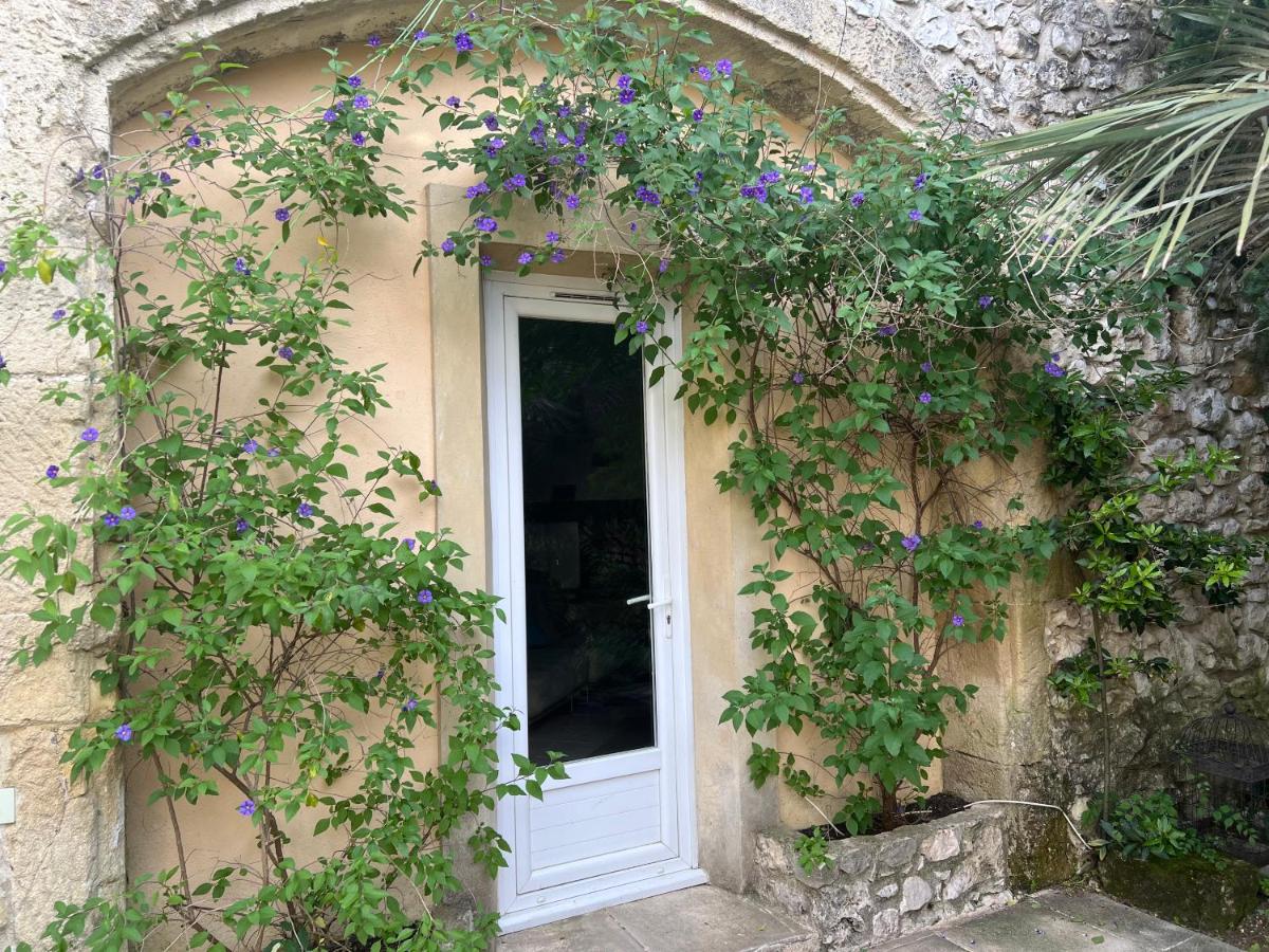 La Maison Des Autres, piscine chauffée, chambres d'hôtes proches Uzès, Nîmes, Pont du Gard - Housity
