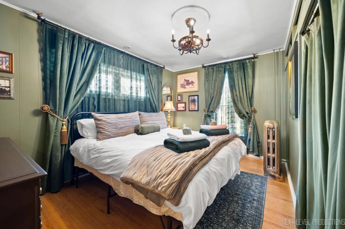 The Victorian Fox - Housity