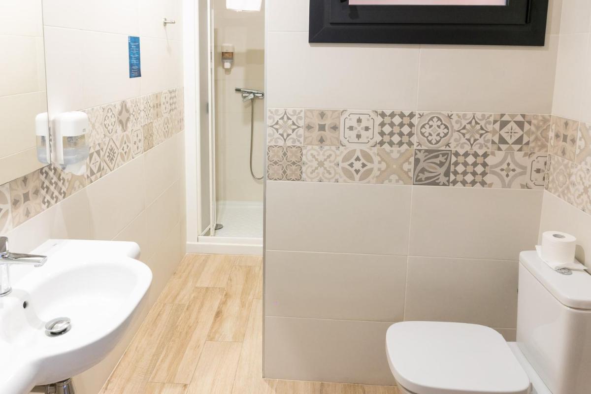 Un baño de Hotel Planas