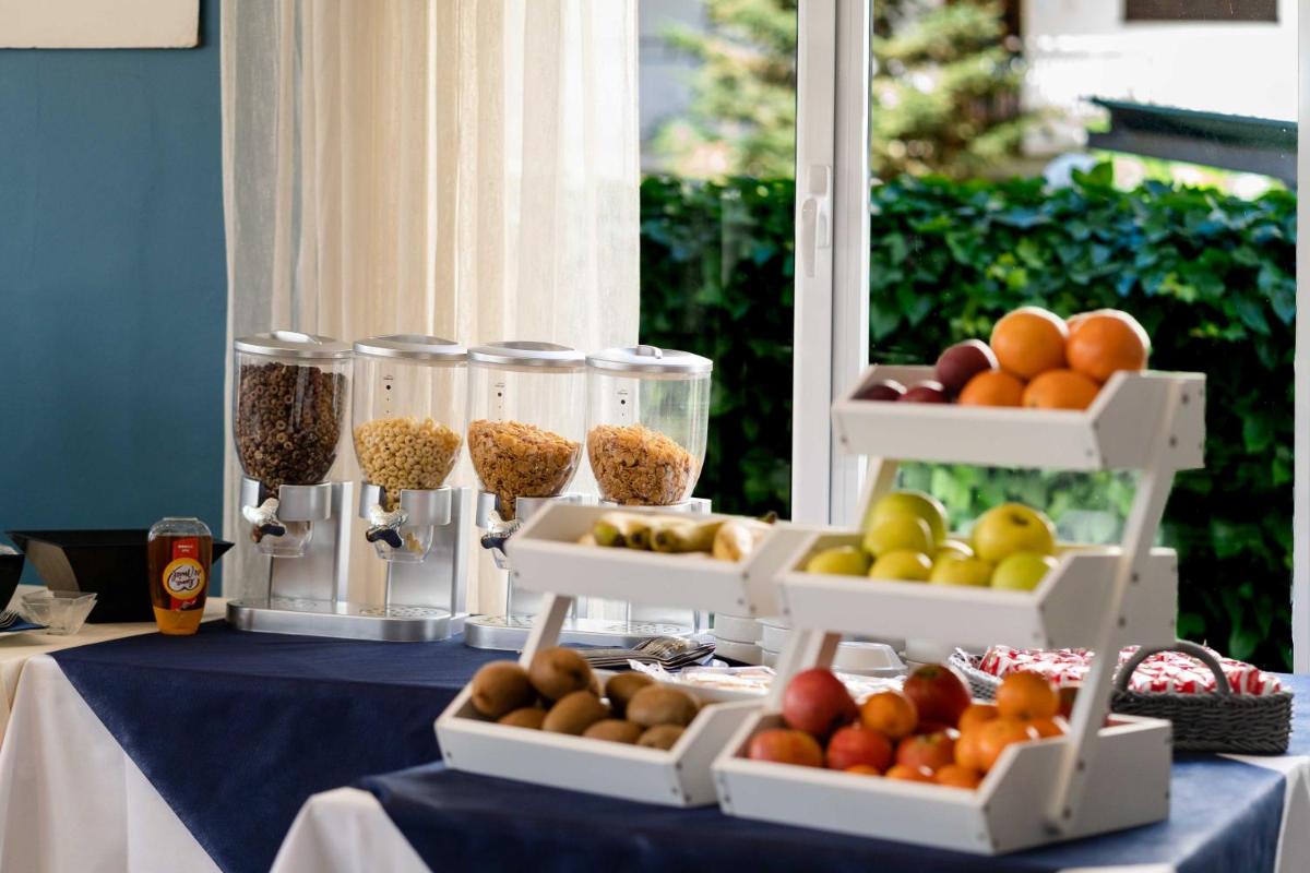 Comida en o cerca de este hotel