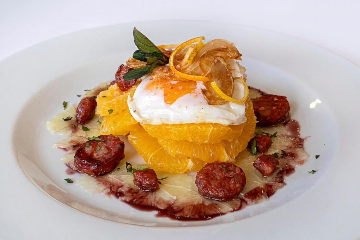 Comida en o cerca de este hotel