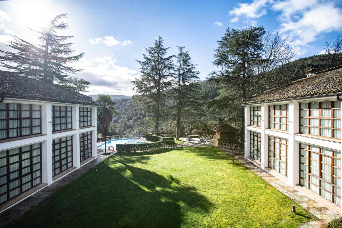 Vista anterior de un patio de una casa en Hotel Hurdes Reales, en Las Mestas 15 fotos más
