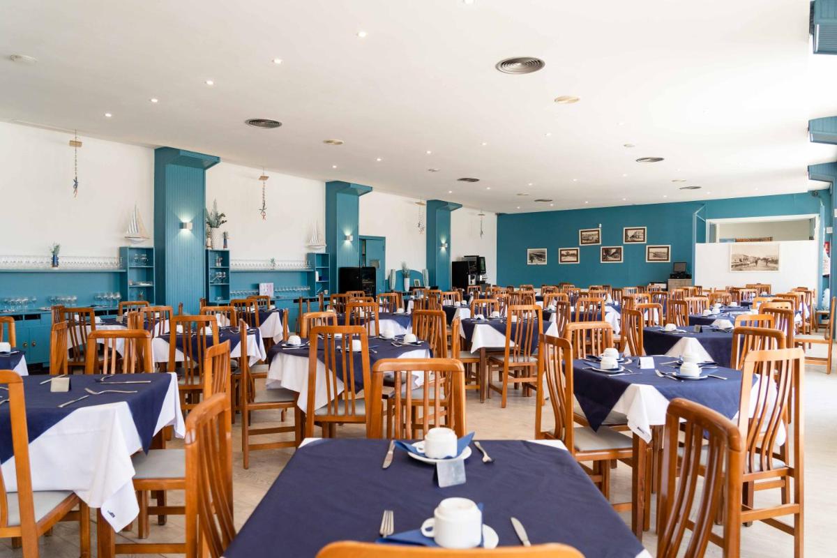 Un restaurante o sitio para comer en Hotel Planas