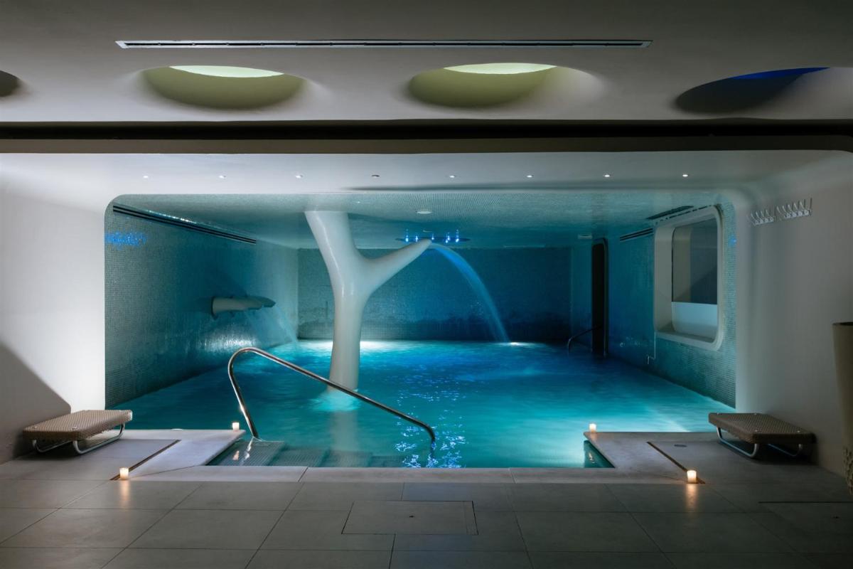 Piscine de l'établissement Boscolo Nice Hotel & Spa ou située à proximité