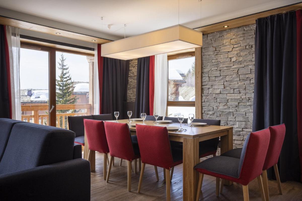 Coin salon dans l'établissement Hôtel Alparena & Spa - 4 étoiles