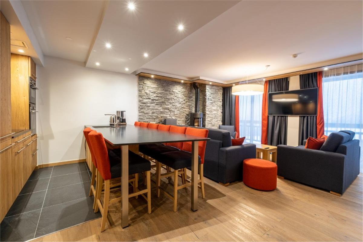 Coin salon dans l'établissement Hôtel Alparena & Spa - 4 étoiles