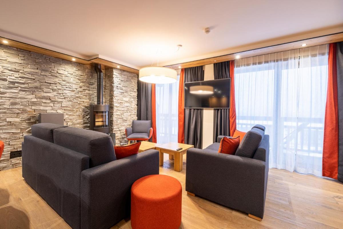 Coin salon dans l'établissement Hôtel Alparena & Spa - 4 étoiles