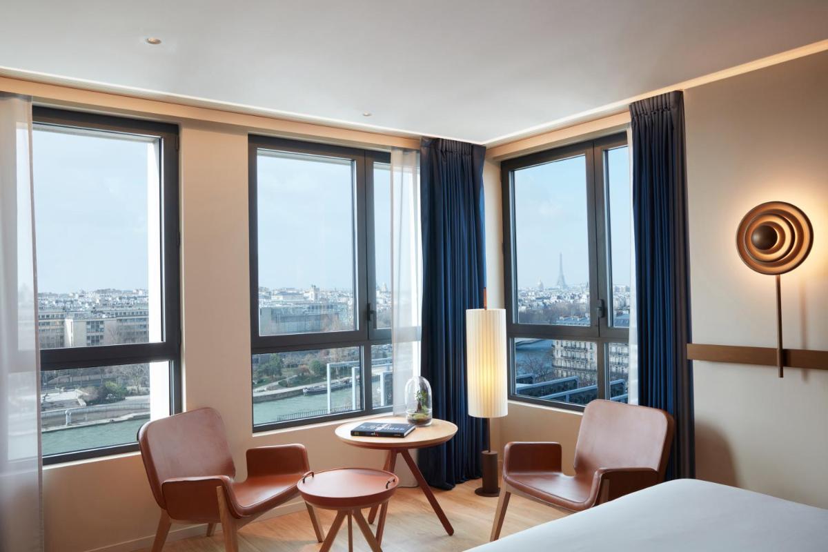 Un ou plusieurs lits dans un hébergement de l'établissement SO/ Paris Hotel