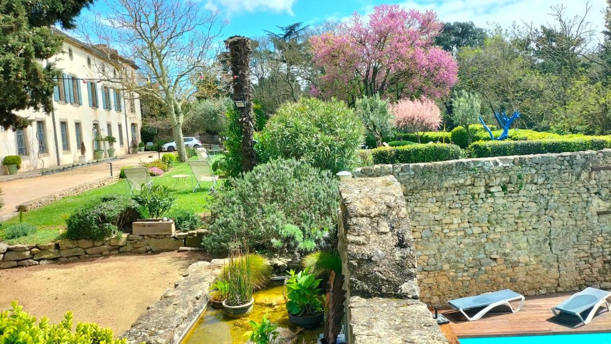 Jardin de l'établissement Logis Hôtel Château De Palaja
