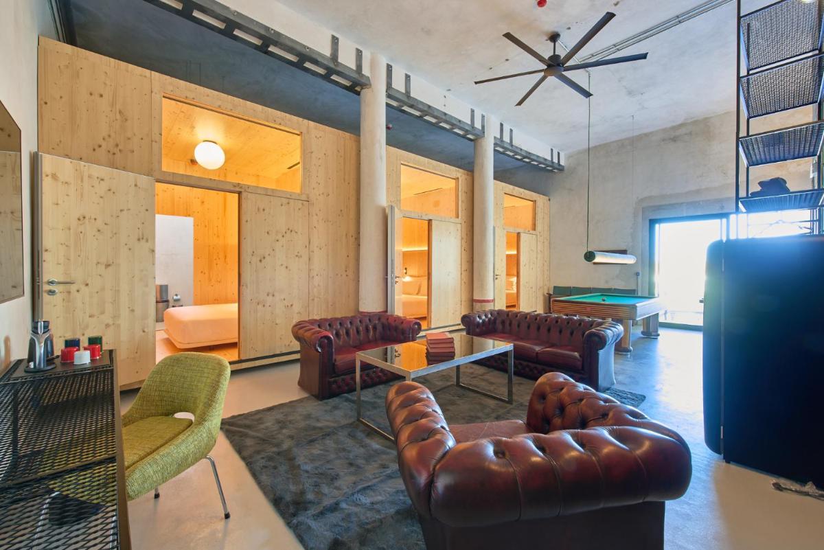 Uma área de estar em Moagem Industrial Lodge
