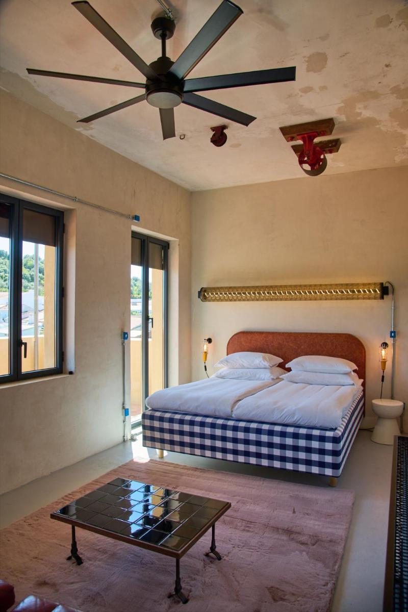 Uma cama ou camas num quarto em Moagem Industrial Lodge
