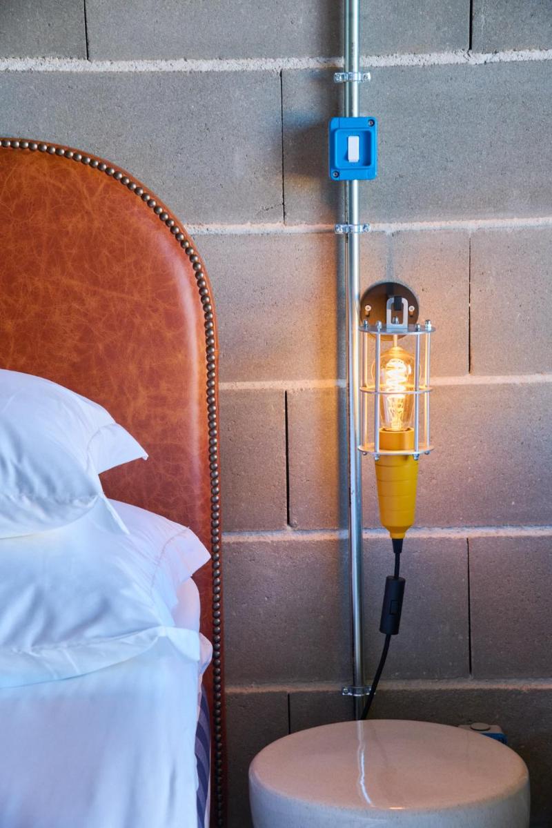 Uma cama ou camas num quarto em Moagem Industrial Lodge