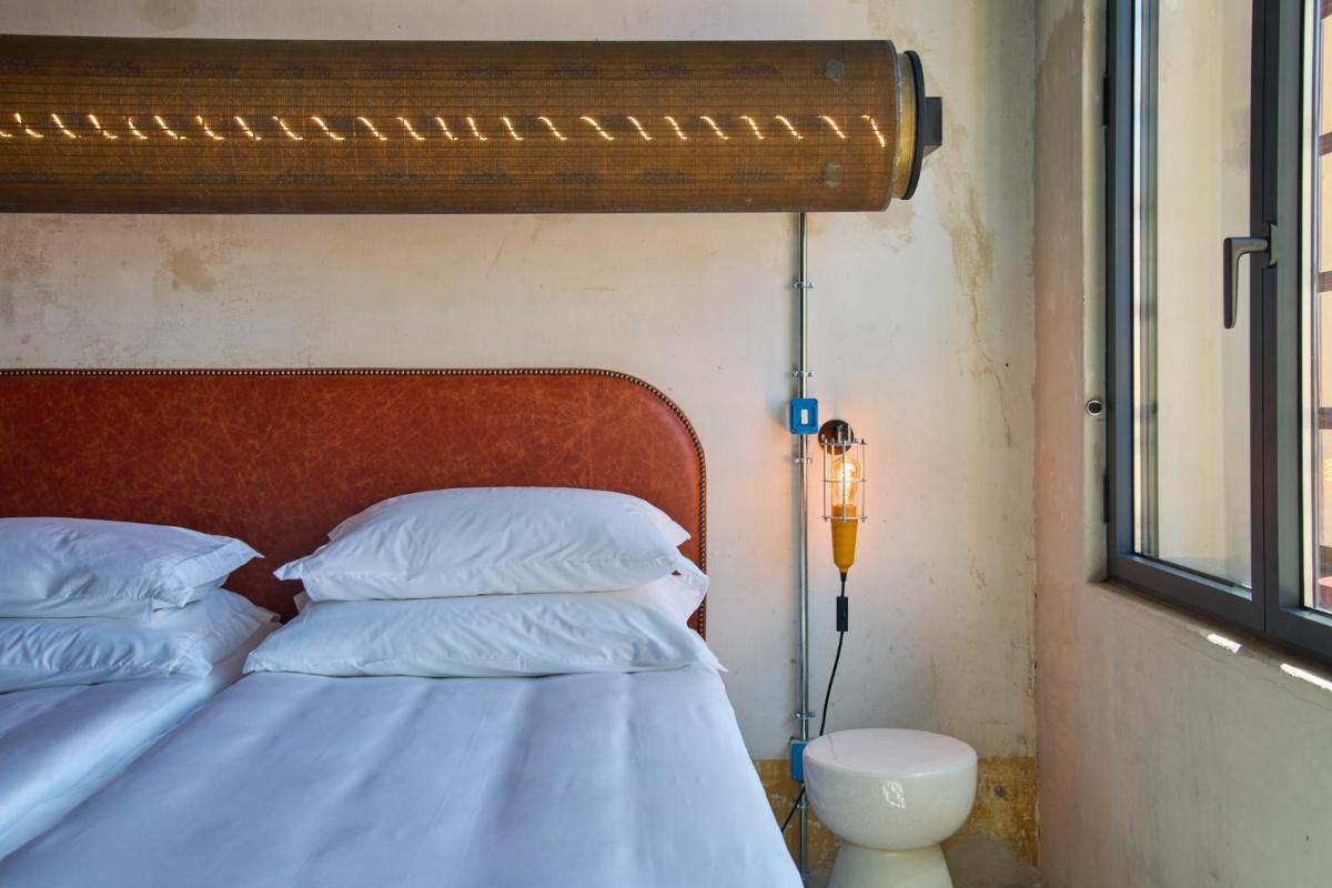 Uma cama ou camas num quarto em Moagem Industrial Lodge