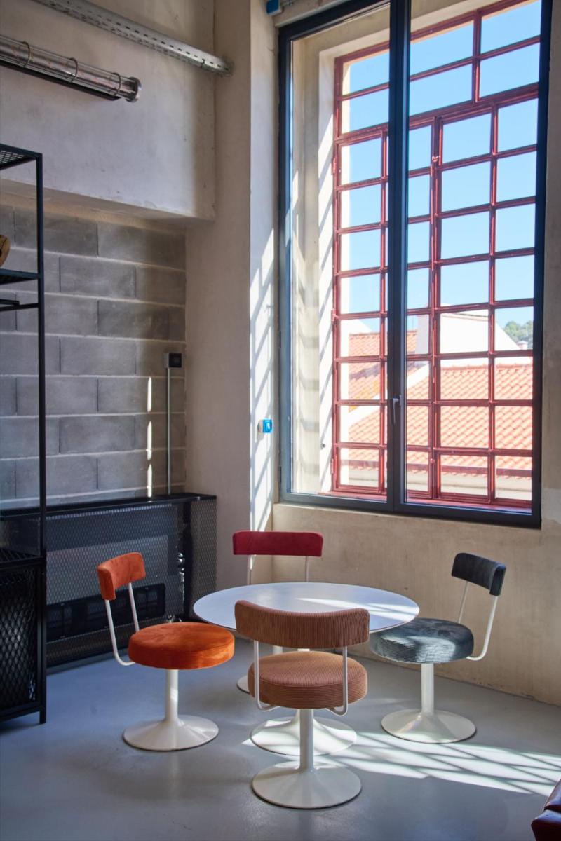Uma área de estar em Moagem Industrial Lodge